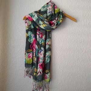 Beautiful Floral Cabbage Roses Scarf
